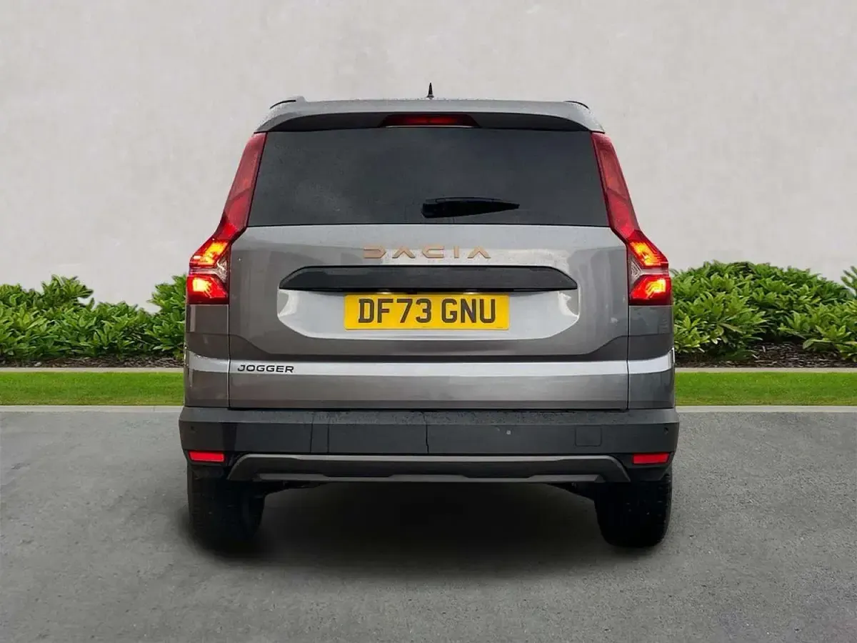Used Dacia Jogger Extreme 110 HP (80 kW) 2023 Grey MPV
