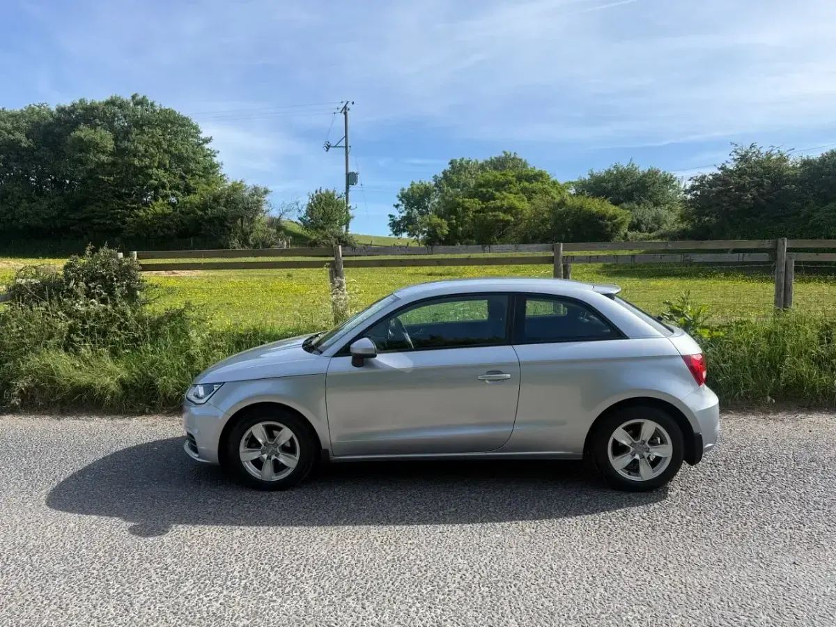 Used Audi A1 Design 95 HP (69 kW) 2018 Silver Hatchback