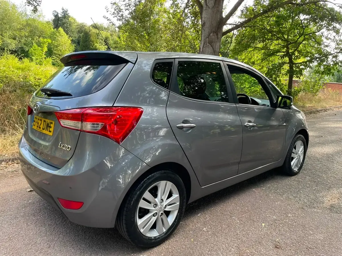 Used Hyundai ix20 Style 90 HP (66 kW) 2012 Grey Hatchback