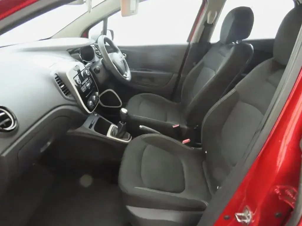 Used Renault Captur Play 90 HP (66 kW) 2019 Red SUV