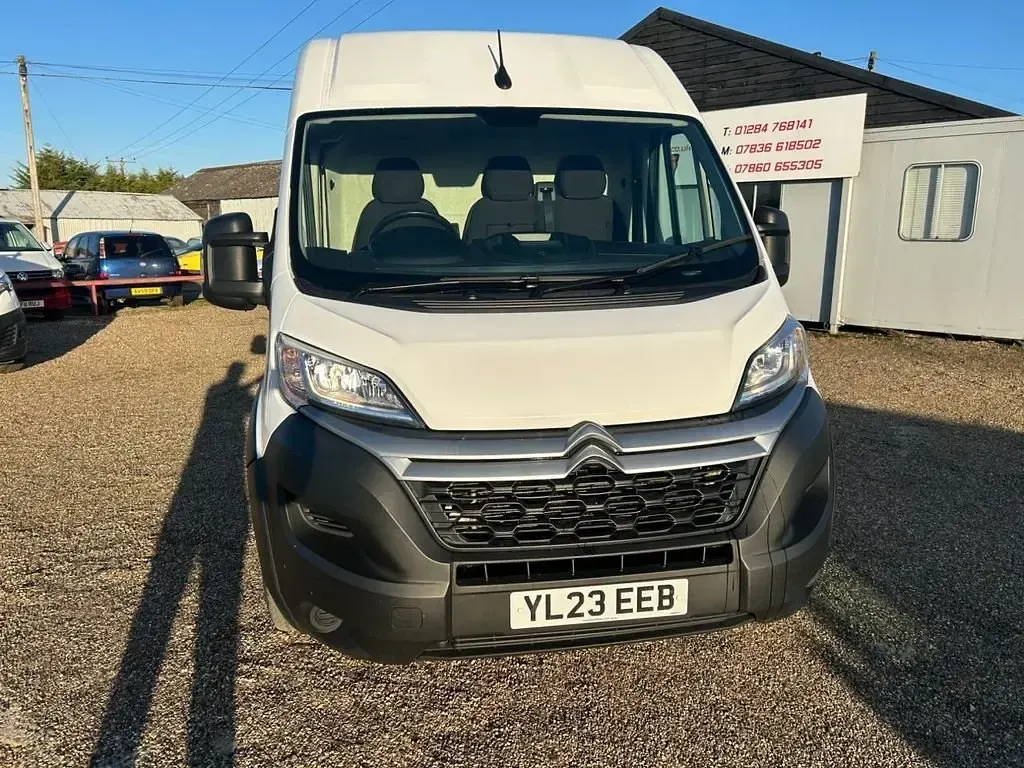 Usado Citroën Relay 140 HP (102 kW) 2023 Branco Van