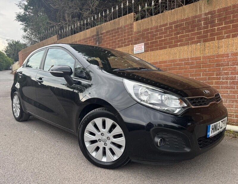Black Used 2013 Kia Rio 2 Hatchback | £3,490 (Fair price) - Image 1/4