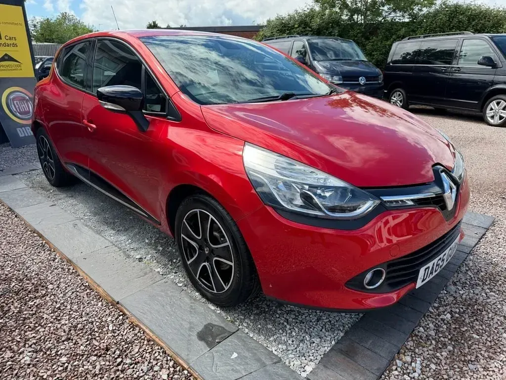 Used Renault Clio IV Dynamique 75 HP (55 kW) 2015 Red Hatchback