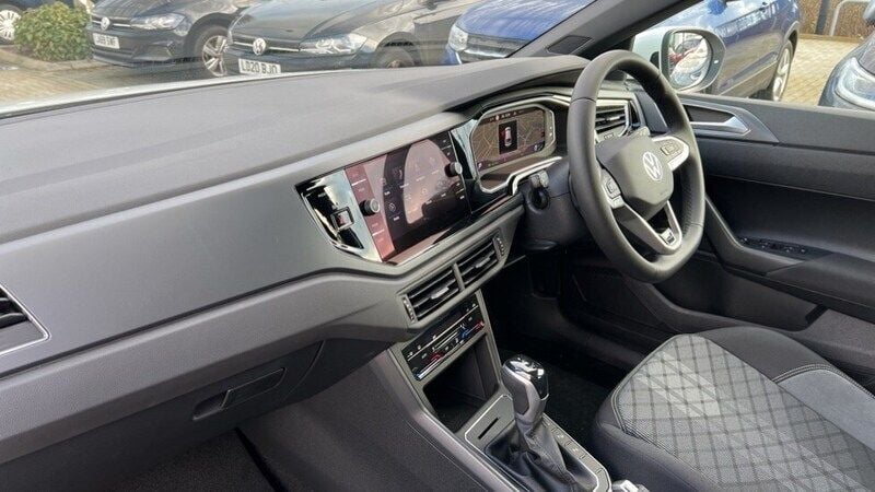 Used VW Taigo R-line 110 HP (80 kW) 2022 Pure white  SUV