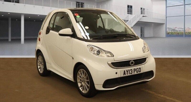 White Used 2013 Smart ForTwo Coupé Passion Coupe | £3,495 (Fair price) - Image 1/3