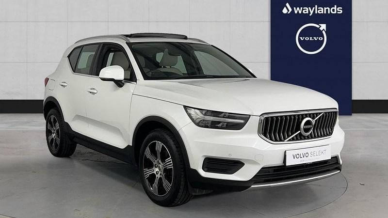 White Used 2021 Volvo XC40 Inscription SUV | £22,800 (Fair price) - Image 1/4
