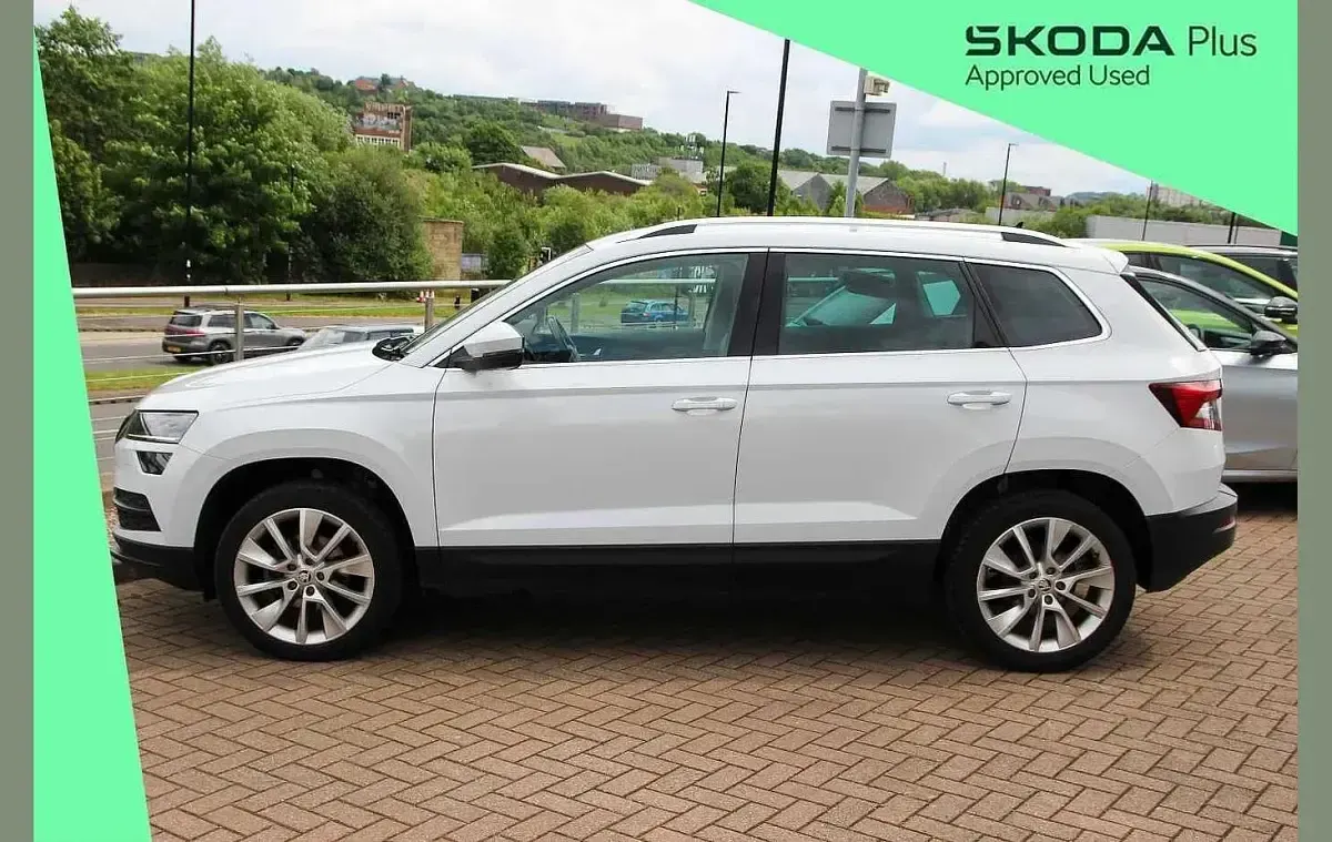 Used Skoda Karoq SE 116 HP (85 kW) 2019 White SUV