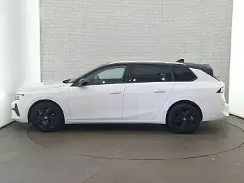 Used Vauxhall Astra GS Line 130 HP (95 kW) 2023 White Estate