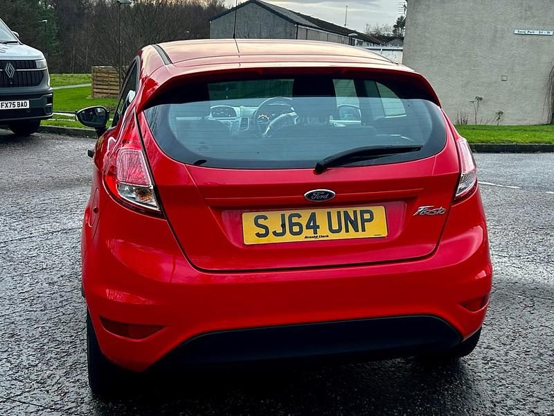 Used Ford Fiesta Studio 80 HP (58 kW) 2014 Red Hatchback