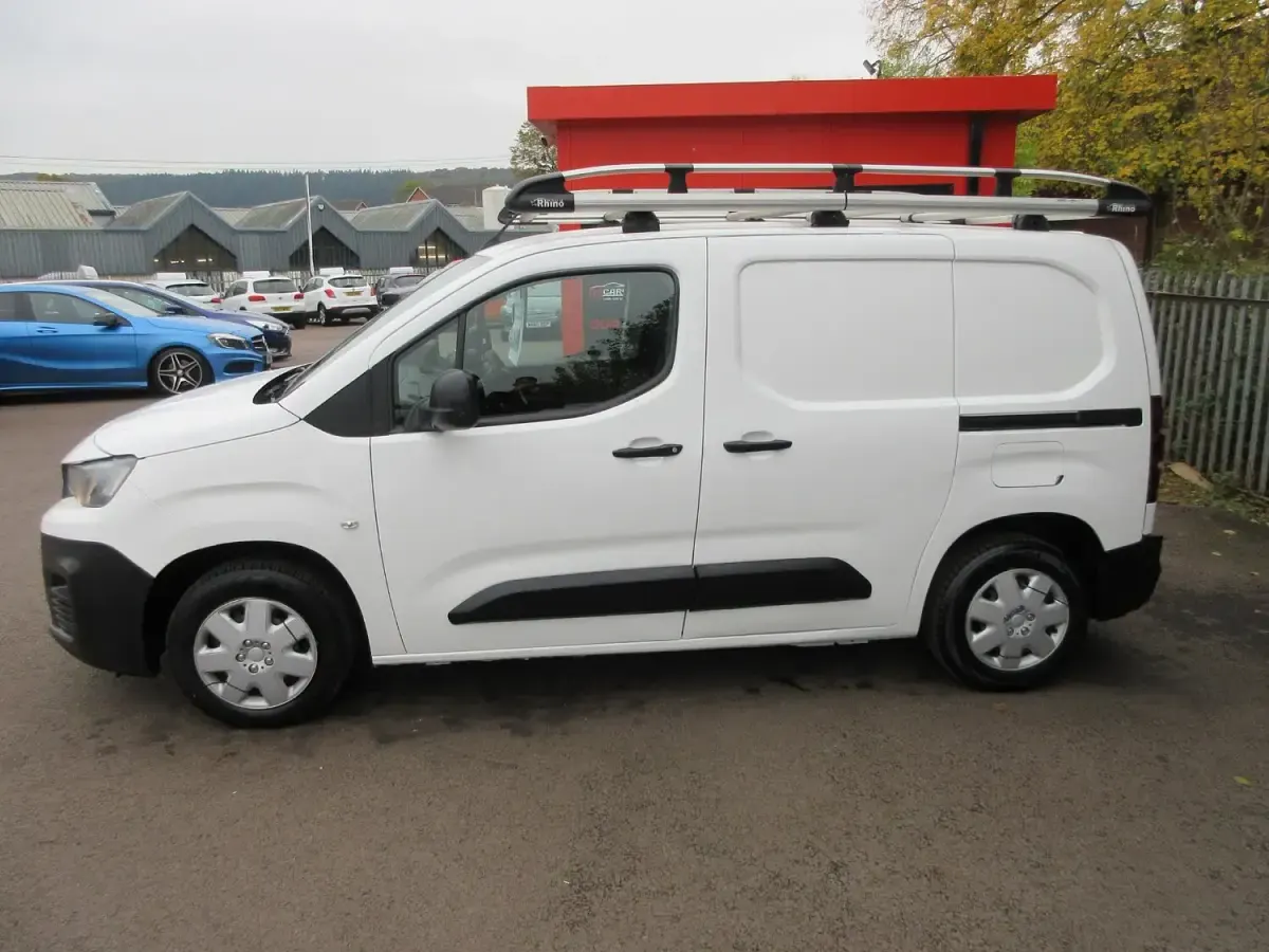 Used Peugeot Partner 2019 White MPV