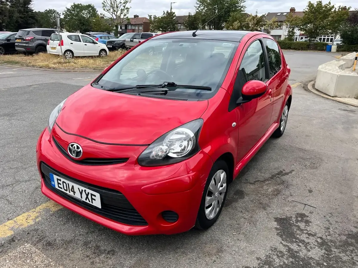 Used Toyota Aygo 68 HP (50 kW) 2014 Multicoloured Hatchback
