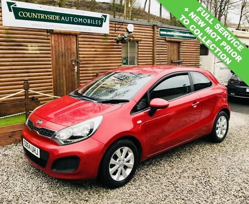 Used Kia Rio 84 HP (61 kW) 2015 Red Hatchback