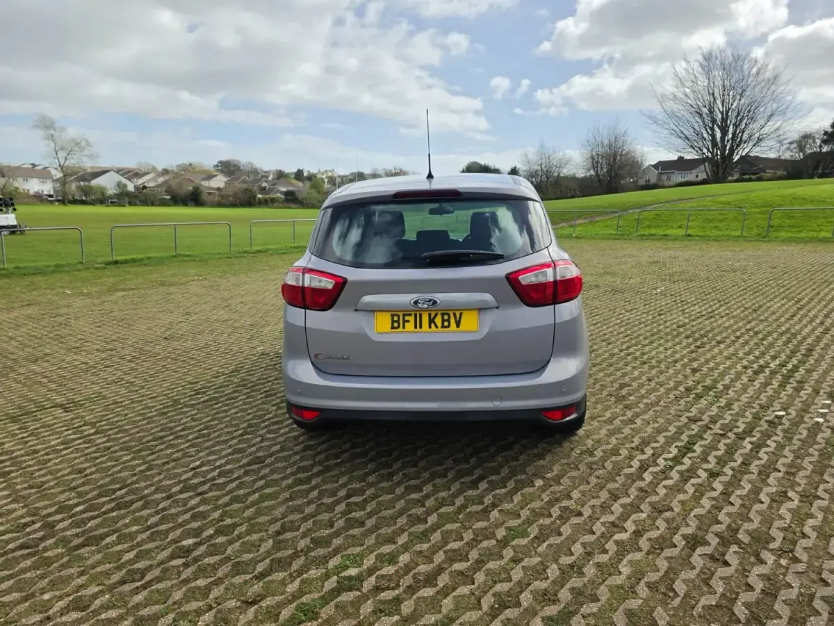 Second-hand Ford C-MAX Zetec 115 CP (84 kW) 2011 Argintiu Monovolum