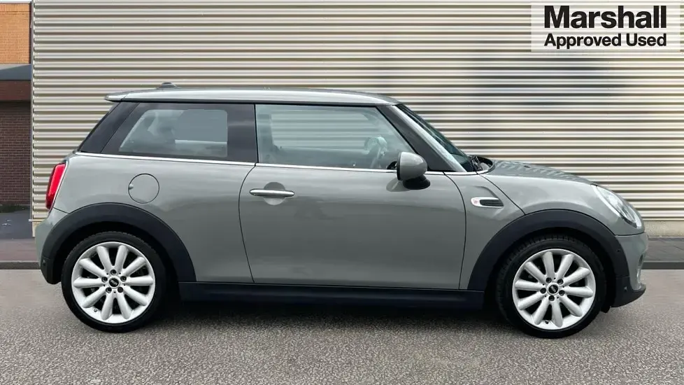 Używany Mini Cooper Classic 136 KM (100 kW) 2019 Szary Hatchback