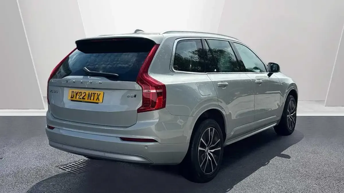 Used Volvo XC90 Momentum 235 HP (172 kW) 2022 Gold SUV