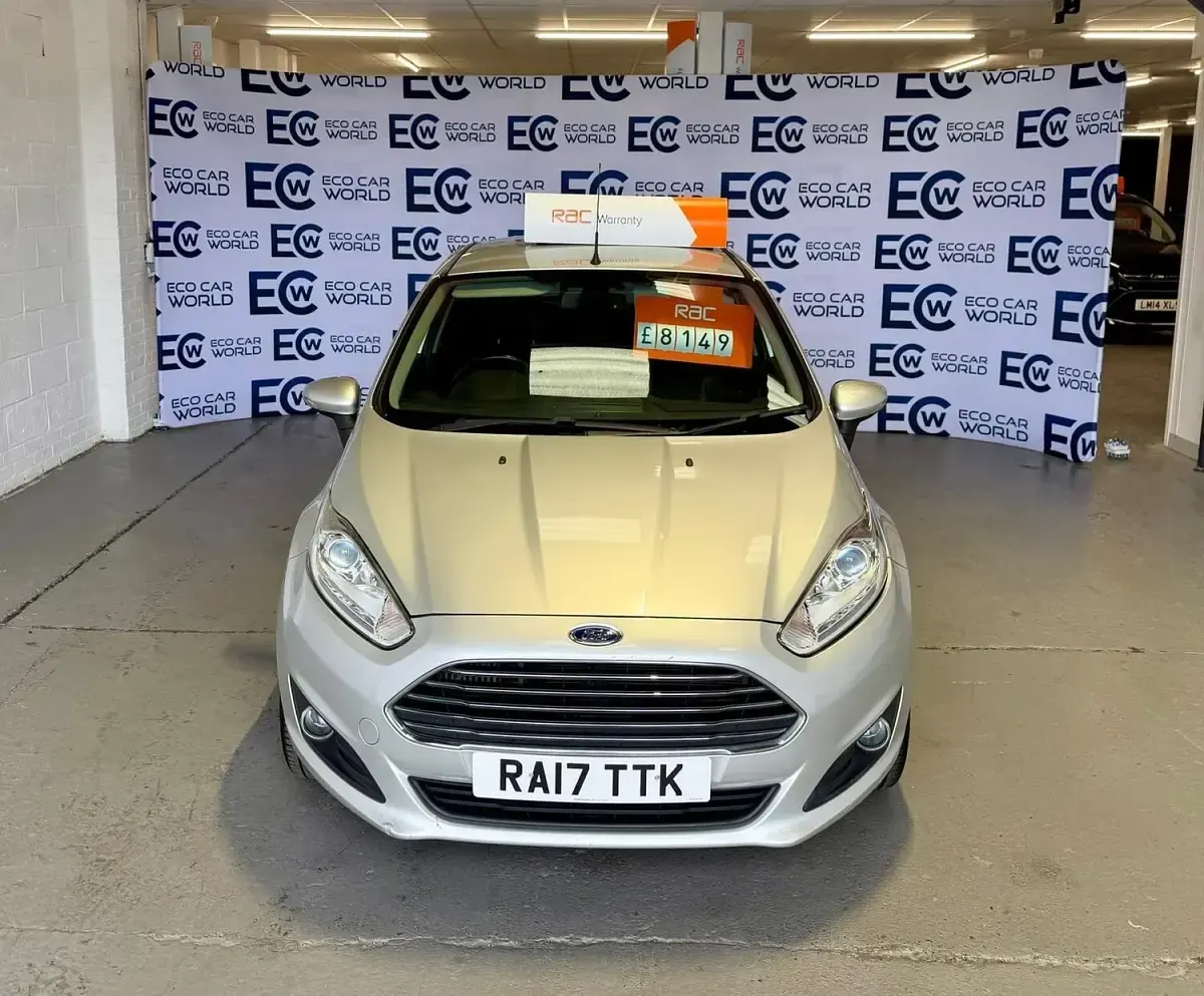 Used Ford Fiesta Titanium 100 HP (73 kW) 2017 Silver Hatchback