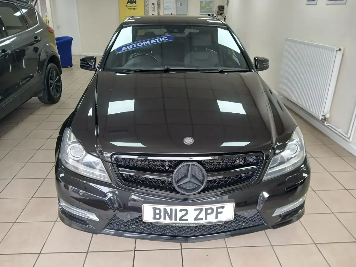 Używany Mercedes C220 2012 Czarny Sedan/Limuzyna