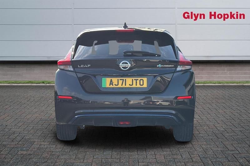 Used Nissan Leaf N-Connecta 160 kW (218 HP) 2022 Black Hatchback