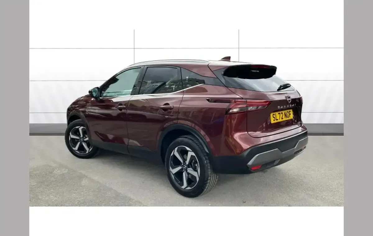 Used Nissan Qashqai N-Connecta 138 HP (101 kW) 2022 Red SUV