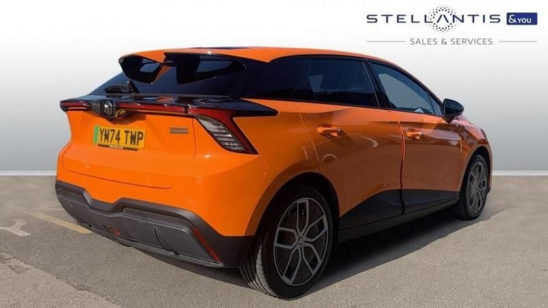 Begagnad MG MG4 EV Trophy 147 kW (200 HK) 2024 Orange Halvkombi