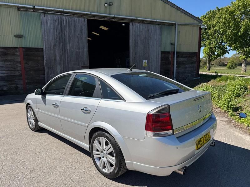 Used Vauxhall Vectra Elite 184 HP (135 kW) 2007 Silver Hatchback