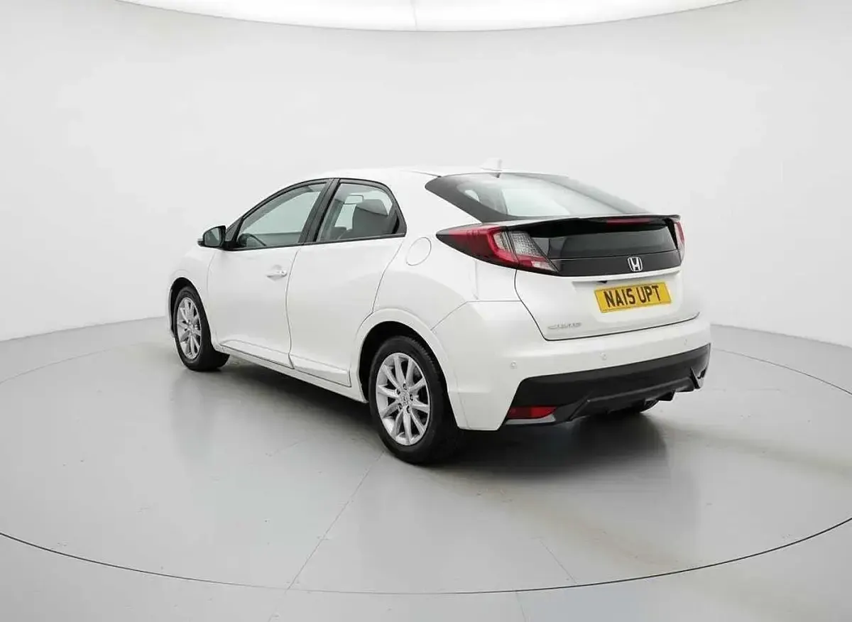 Begagnad Honda Civic SE Plus 120 HK (88 kW) 2015 Vit Halvkombi