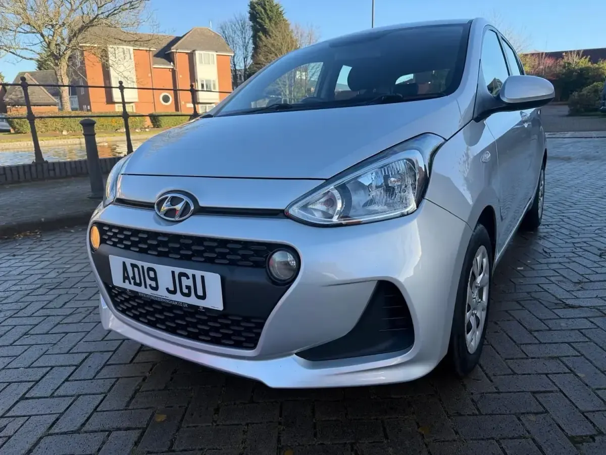Gebraucht Hyundai i10 SE 66 PS (48 kW) 2019 Silber Kleinwagen