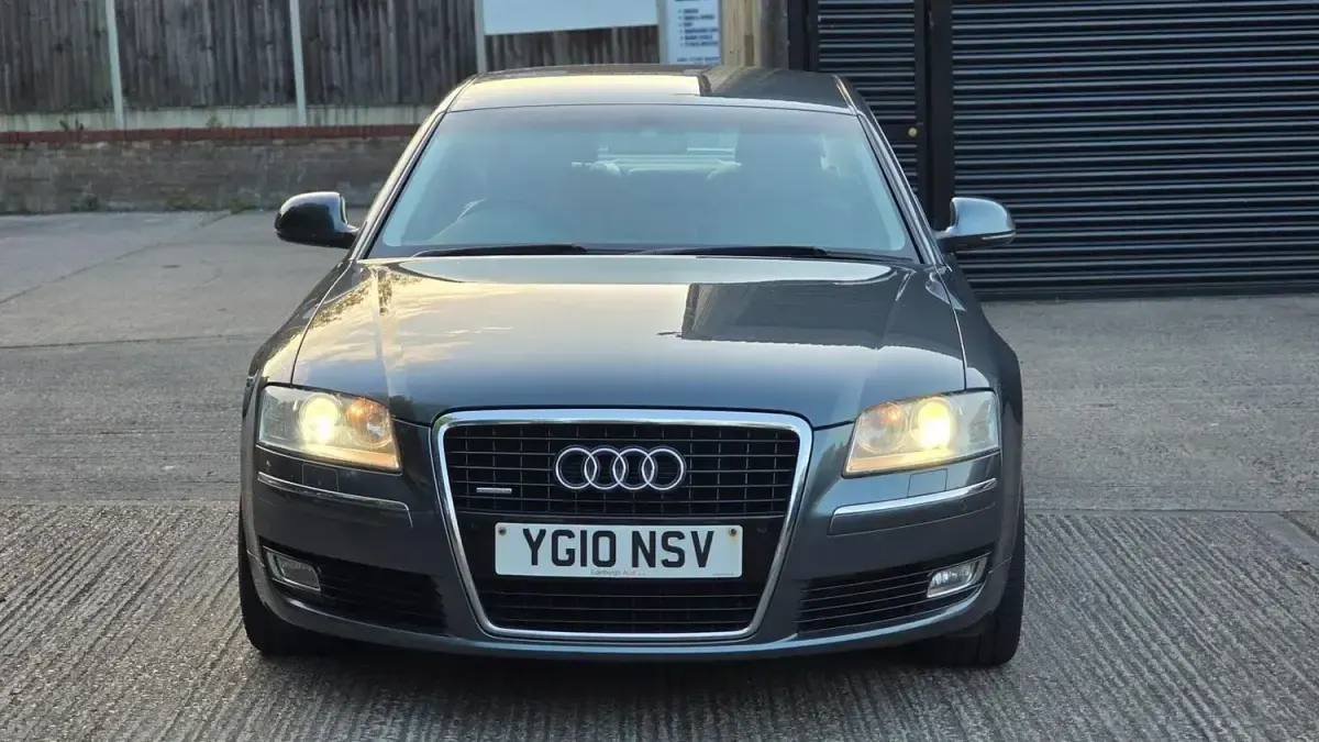 Begagnad Audi A8 Comfort 2010 Grå Sedan