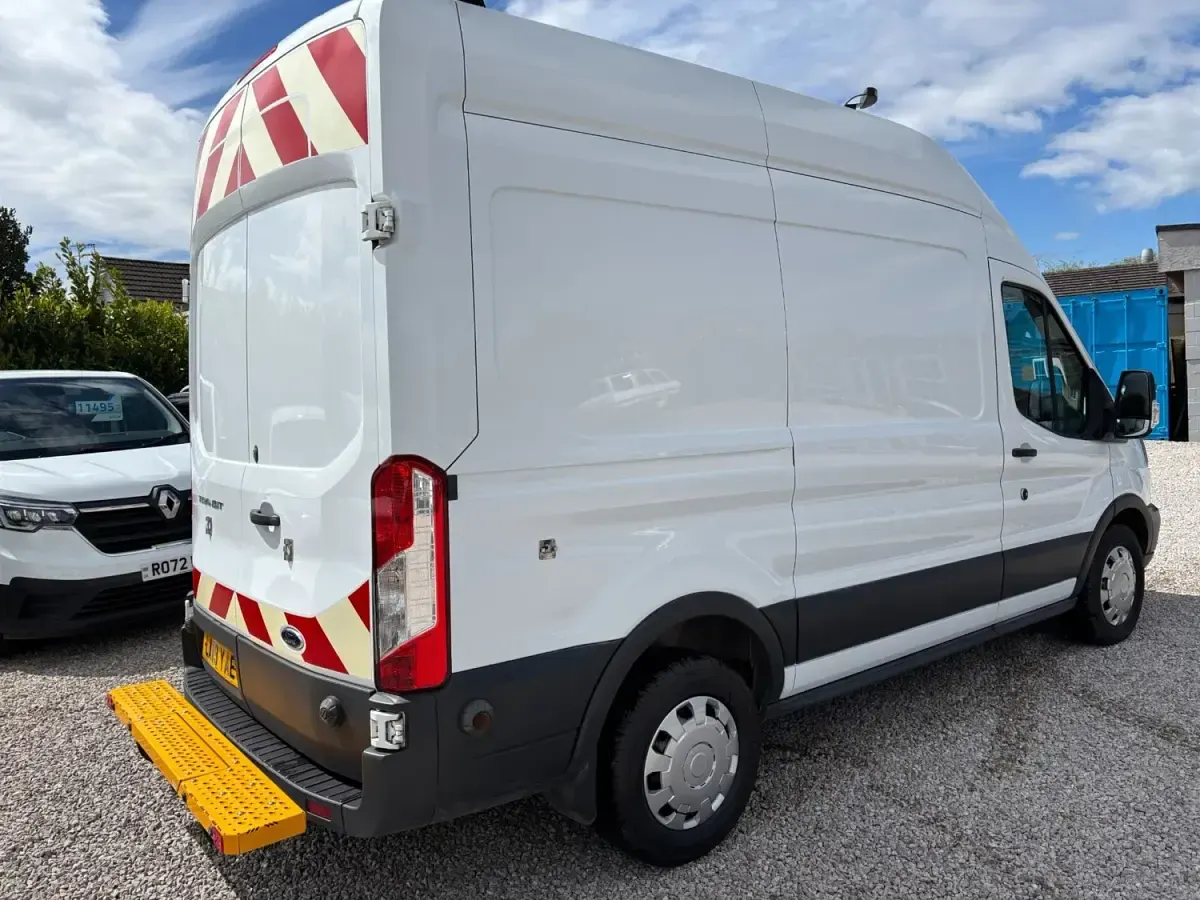 Używany Ford Transit 130 KM (95 kW) 2019 Biały Van