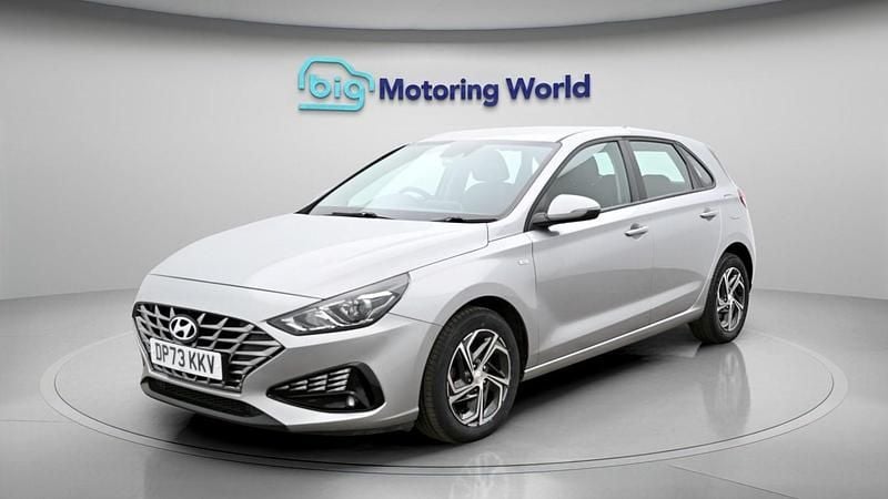 Used Hyundai i30 SE 120 HP (88 kW) 2023 Silver Hatchback
