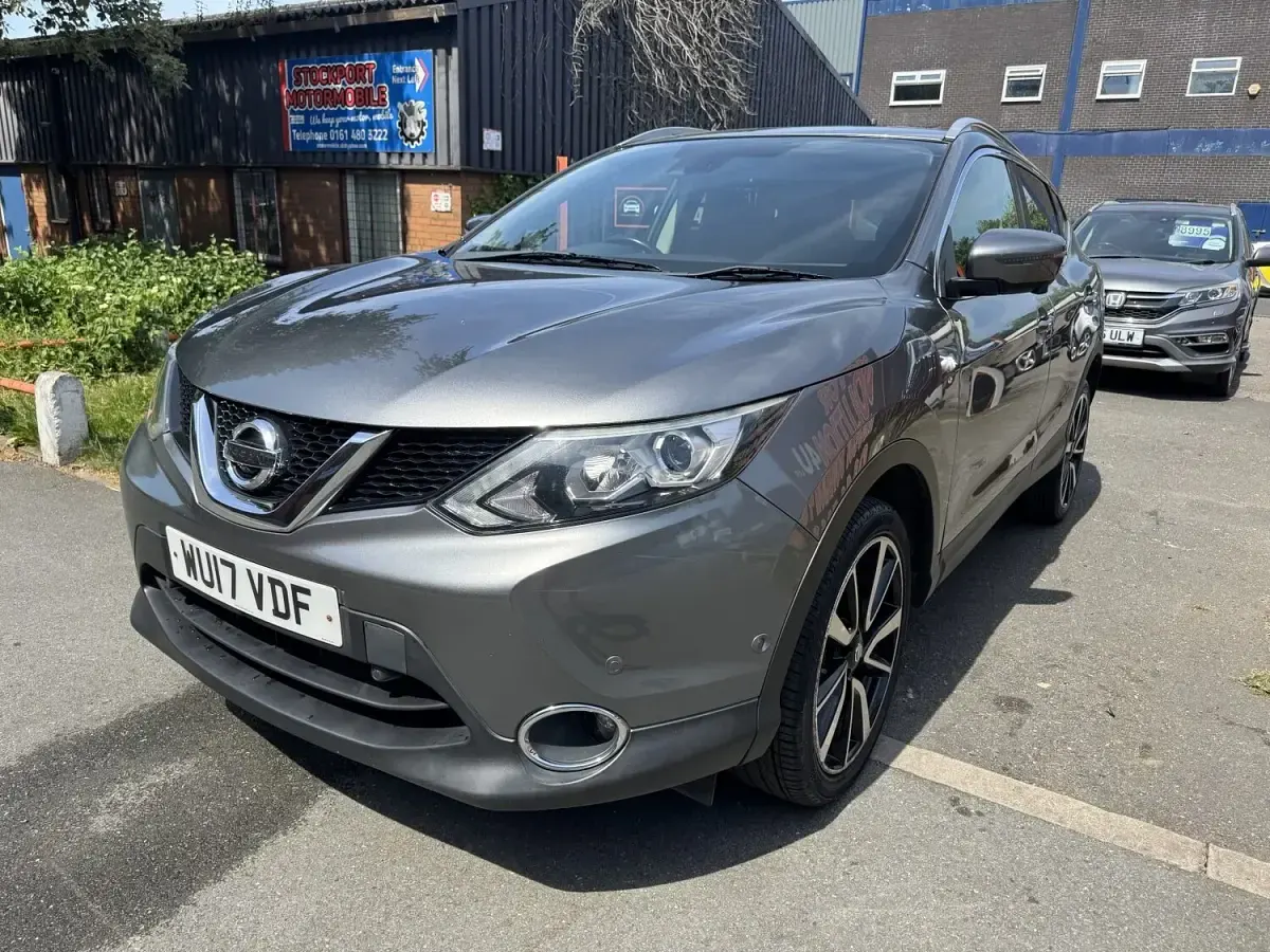 Used Nissan Qashqai Tekna 110 HP (80 kW) 2017 Grey SUV