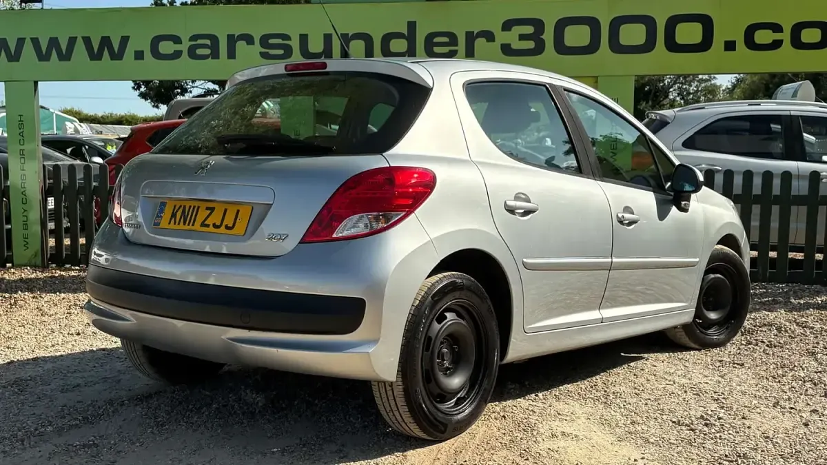 Used Peugeot 207 Active 95 HP (69 kW) 2011 Silver Hatchback
