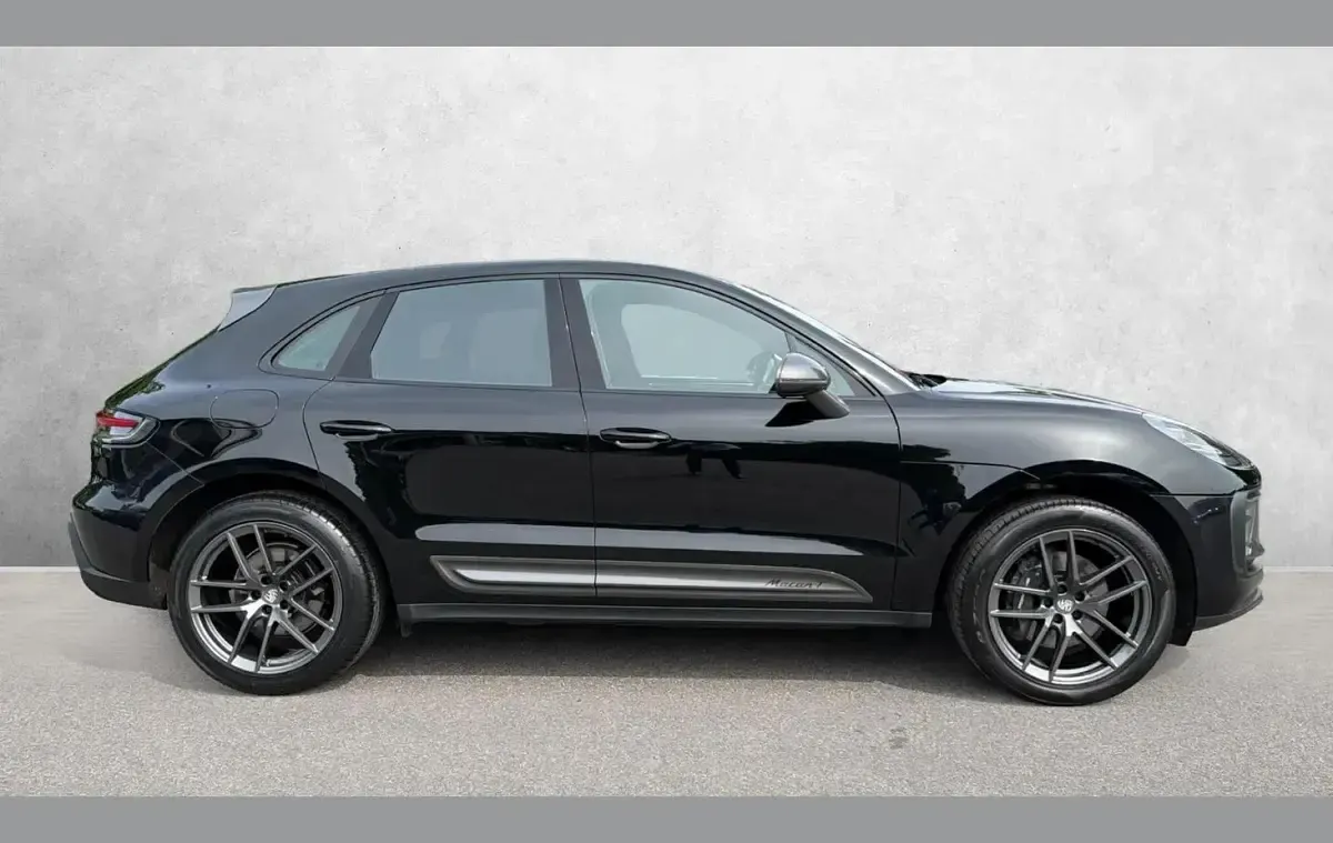 Used Porsche Macan T 261 HP (191 kW) 2024 Black SUV