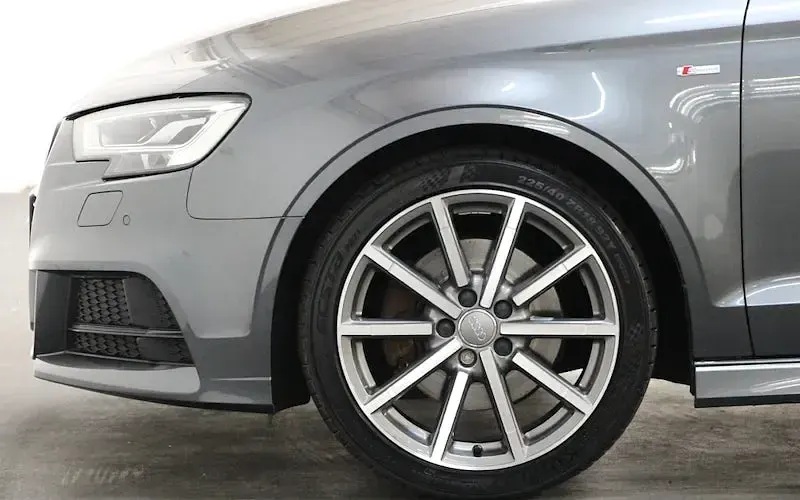 Usado Audi A3 Black Edition 190 HP (139 kW) 2017 Cinzento Sedan