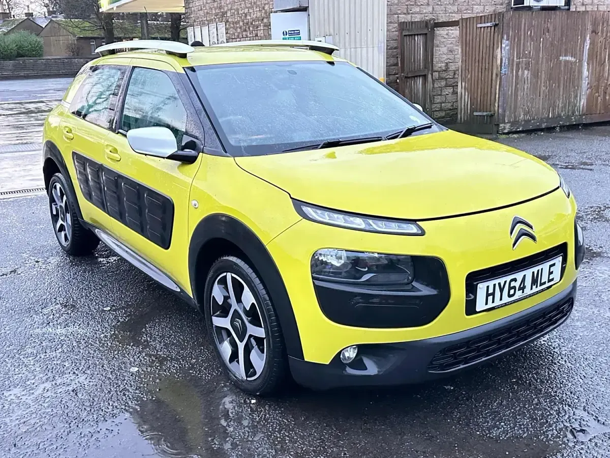 Używany Citroën C4 Cactus Feel 100 KM (73 kW) 2014 Żółty Hatchback