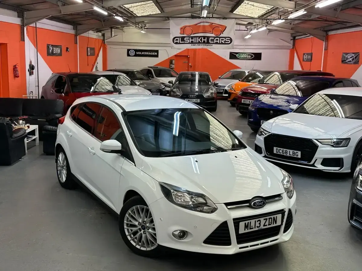 Used Ford Focus Zetec 115 HP (84 kW) 2013 White Hatchback