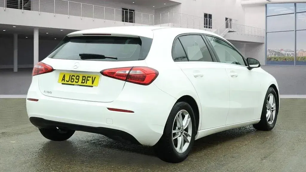 Used Mercedes A180 SE 136 HP (100 kW) 2020 White Hatchback