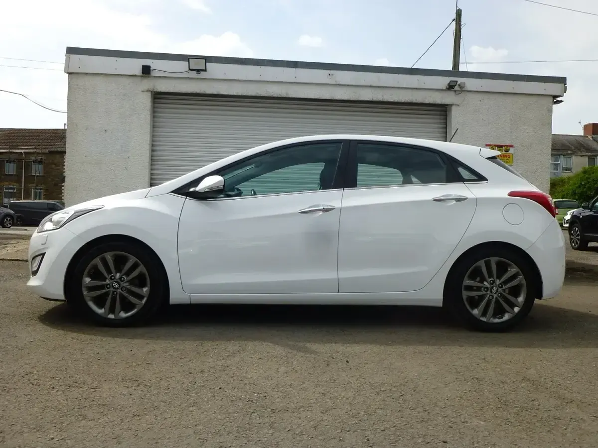Used Hyundai i30 Edition 136 HP (100 kW) 2015 White Hatchback