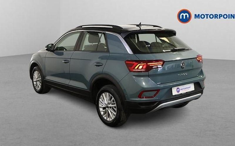 Usado VW T-Roc Life 110 HP (80 kW) 2023 Azul SUV