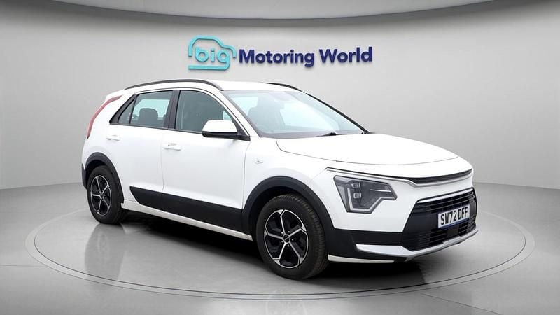 White Used 2022 Kia Niro SUV | £16,800 (Good price) - Image 1/4