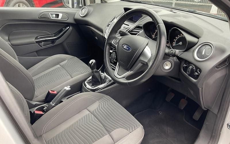 Usado Ford Fiesta Zetec 101 HP (74 kW) 2017 Citadino