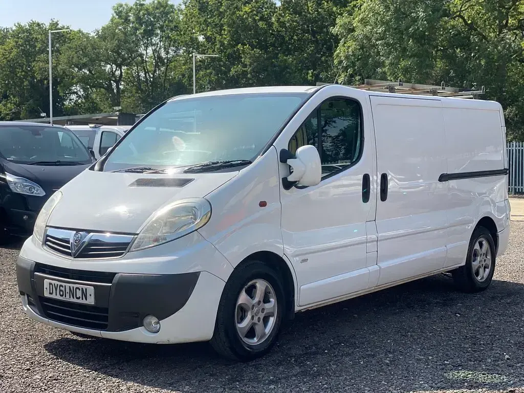 Used Vauxhall Vivaro Sportive 115 HP (84 kW) 2011 White MPV