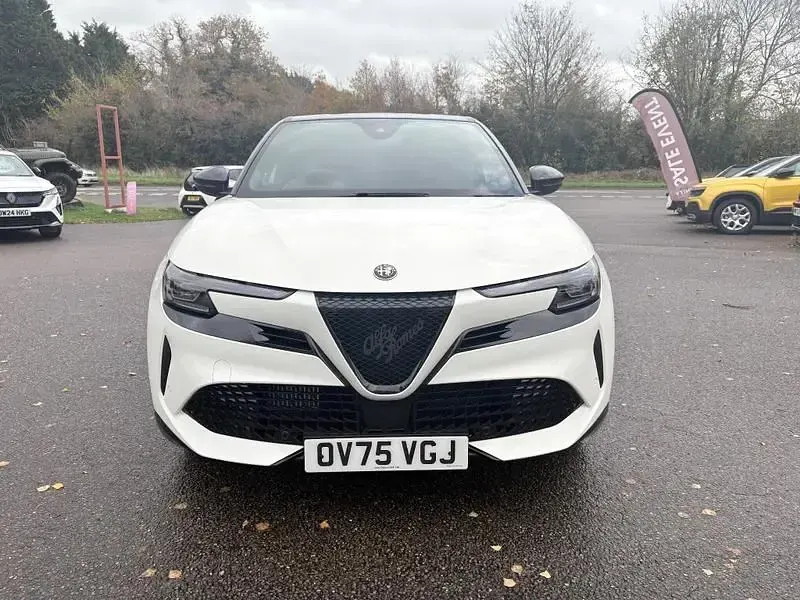 Ny Alfa Romeo GT Junior 2025 Vit SUV
