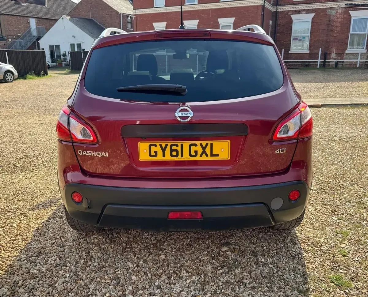 Used Nissan Qashqai Tekna 110 HP (80 kW) 2011 Red SUV
