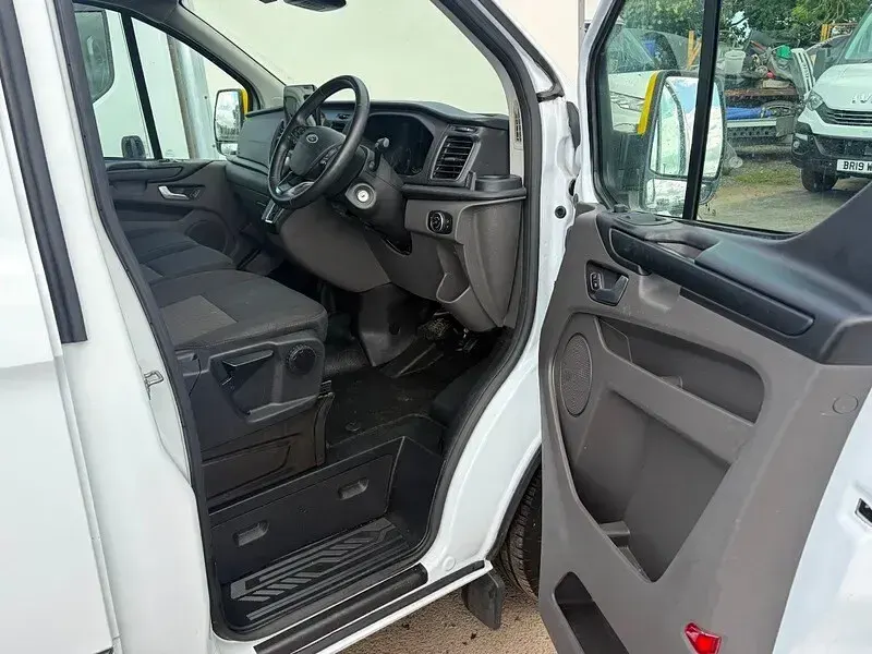 Used Ford Transit Custom Trend 126 HP (92 kW) 2022 White Van