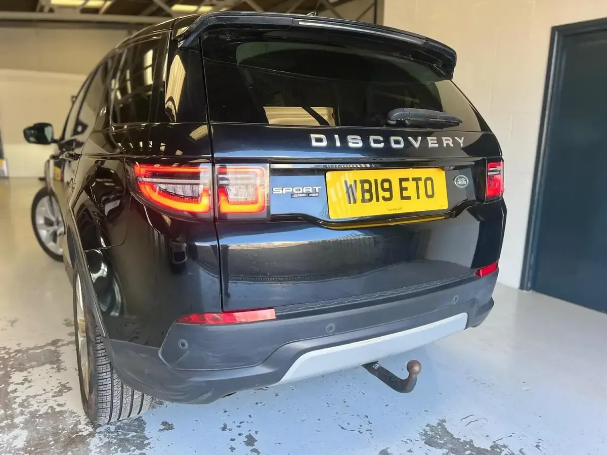 Second-hand Land Rover Discovery Sport HSE 180 CP (132 kW) 2019 Negru SUV