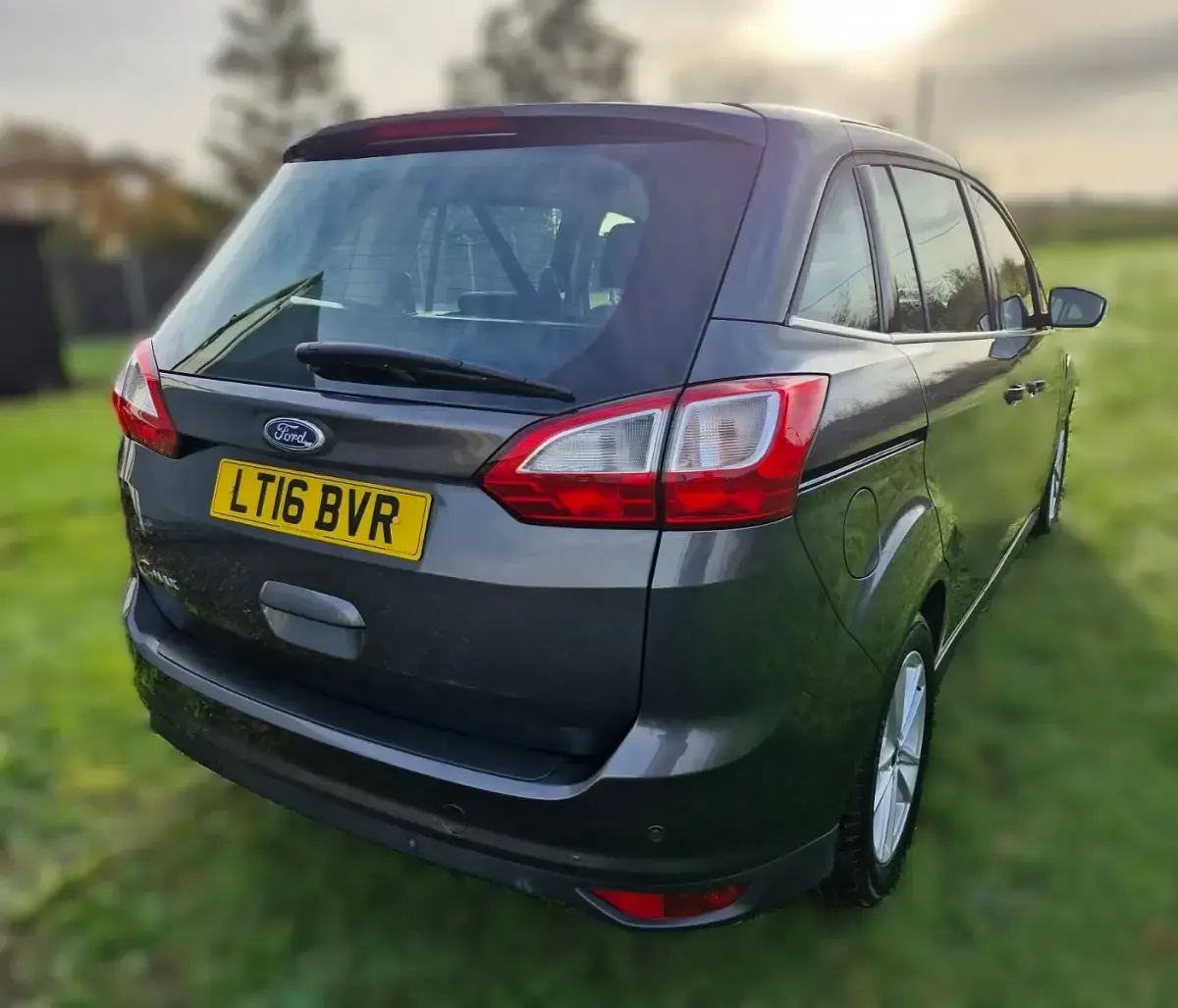 Usado Ford Grand C-Max Zetec 120 HP (88 kW) 2016 Cinzento Monovolume