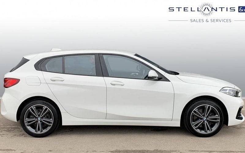 Used BMW 118 Sport Line 136 HP (100 kW) 2021 White Hatchback