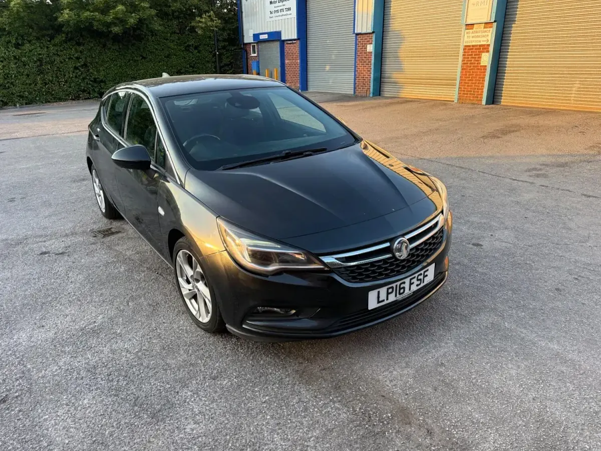 Used Vauxhall Astra SRi 136 HP (100 kW) 2016 Black Hatchback