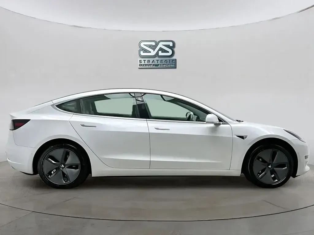 Used Tesla Model 3 Standard Range 239 kW (325 HP) 2019 White Sedan